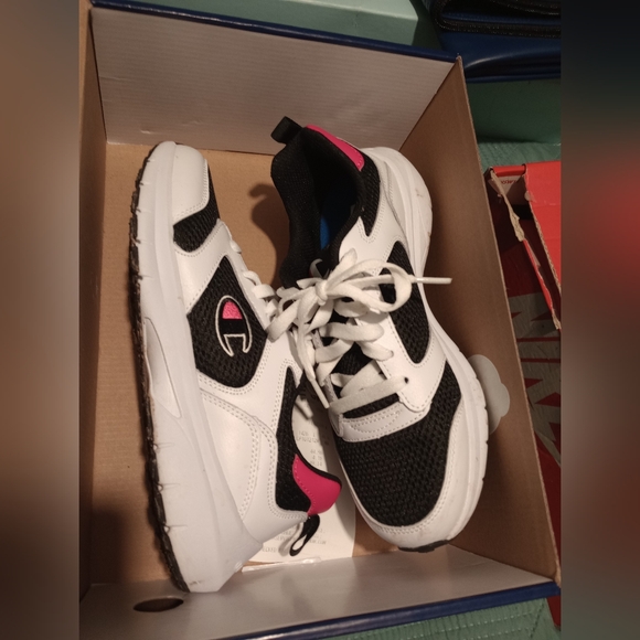 New in Box Champion Vigor Women's size 7 Tennis Shoes Sneakers - Picture 1 of 3